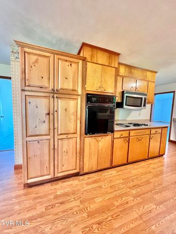 2703 Schumway Drive, Johnson City, TN 37601