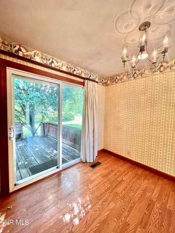 2703 Schumway Drive, Johnson City, TN 37601