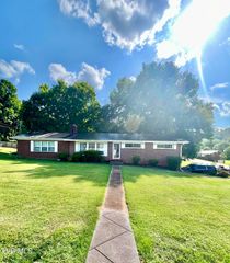 2703 Schumway Drive, Johnson City, TN 37601