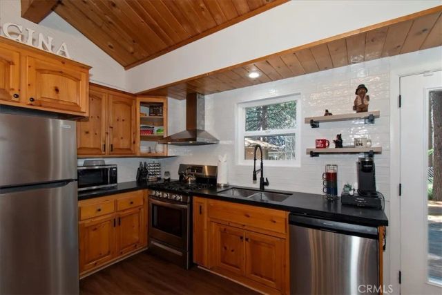 631 Crestwood, Big Bear Lake, CA 92315