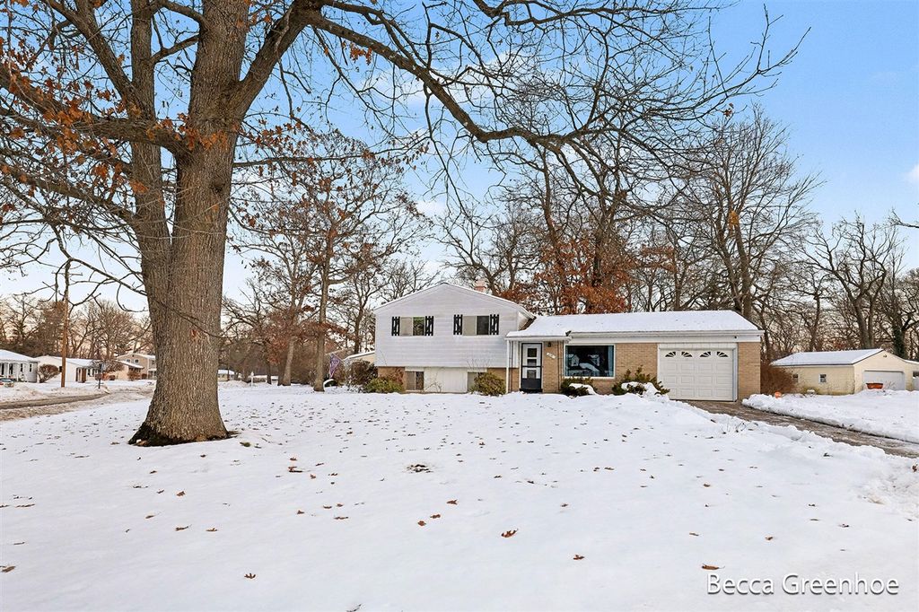 4791 Westgate Drive, Comstock Park, MI 49321