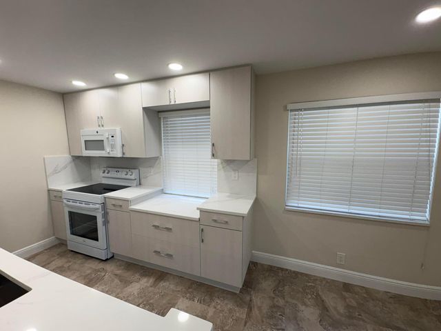 883 Normandy Lane 883, Delray Beach, FL 33484