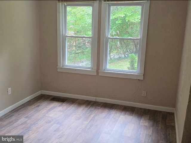 1139 HAMPTON AVE, Morgantown, WV 26505