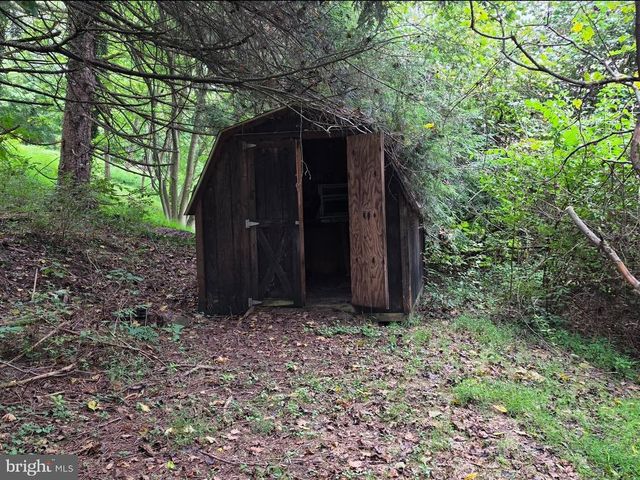 1139 HAMPTON AVE, Morgantown, WV 26505