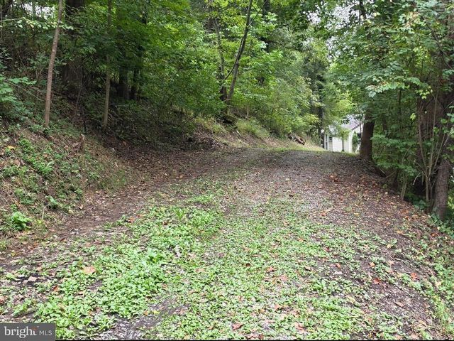 1139 HAMPTON AVE, Morgantown, WV 26505