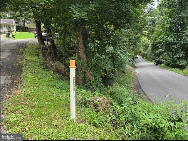 1139 HAMPTON AVE, Morgantown, WV 26505