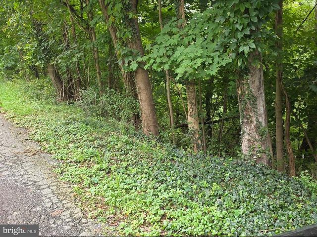 1139 HAMPTON AVE, Morgantown, WV 26505