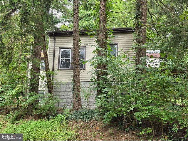 1139 HAMPTON AVE, Morgantown, WV 26505
