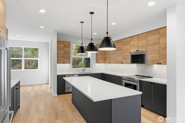 720 Newport Way NW, Issaquah, WA 98027