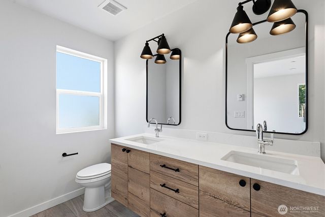 720 Newport Way NW, Issaquah, WA 98027