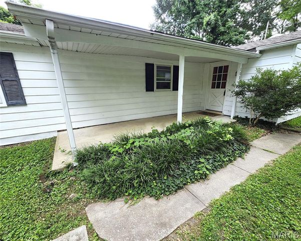 108 EDDING Lane, Fairview Heights, IL 62208
