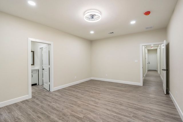 518 S Cockrell Hill Road, Cockrell Hill, TX 75211