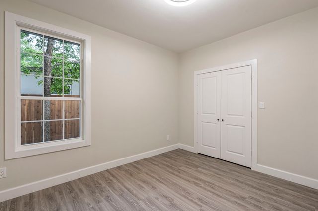 518 S Cockrell Hill Road, Cockrell Hill, TX 75211