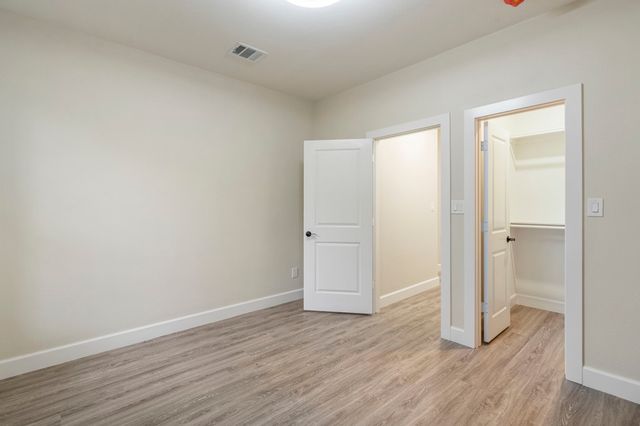 518 S Cockrell Hill Road, Cockrell Hill, TX 75211