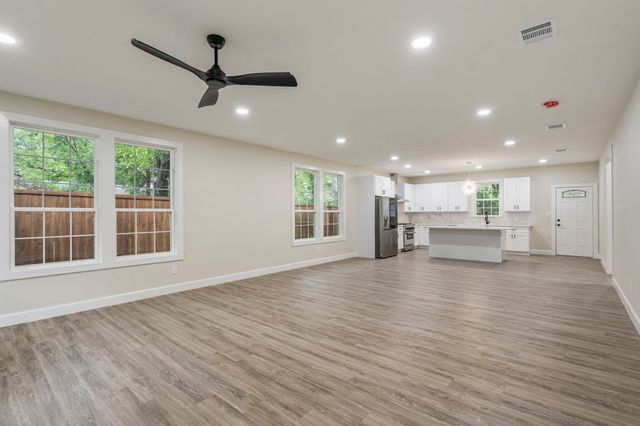 518 S Cockrell Hill Road, Cockrell Hill, TX 75211