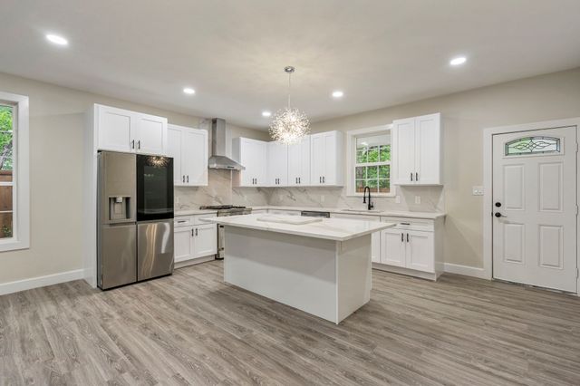 518 S Cockrell Hill Road, Cockrell Hill, TX 75211