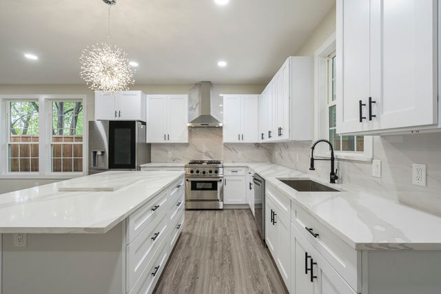 518 S Cockrell Hill Road, Cockrell Hill, TX 75211