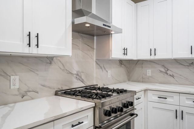 518 S Cockrell Hill Road, Cockrell Hill, TX 75211