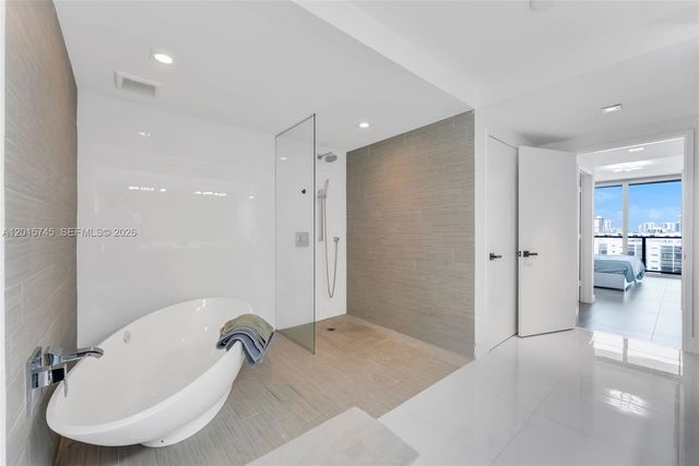 300 Sunny Isles Blvd 4-905, Sunny Isles Beach, FL 33160