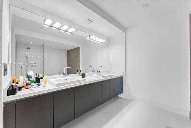 300 Sunny Isles Blvd 4-905, Sunny Isles Beach, FL 33160