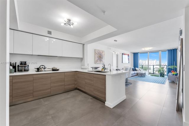 300 Sunny Isles Blvd 4-905, Sunny Isles Beach, FL 33160