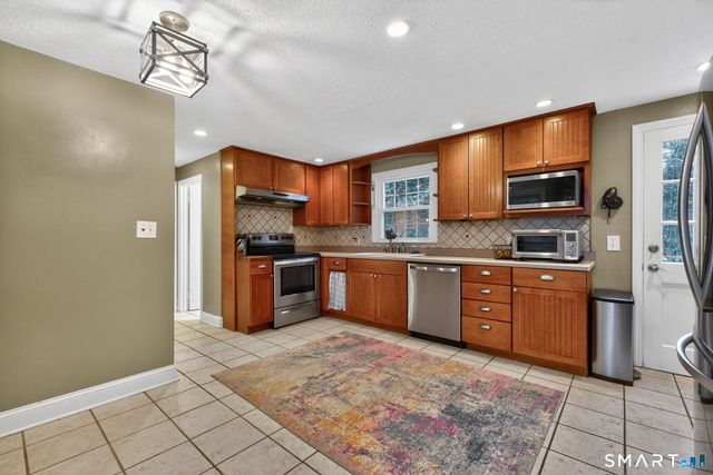 7 Grimes Brook Place, Simsbury, CT 06070