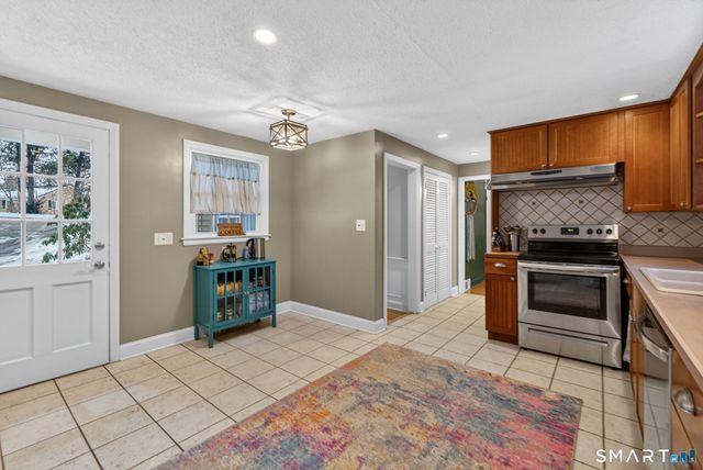 7 Grimes Brook Place, Simsbury, CT 06070