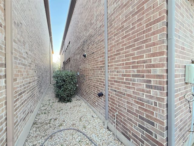 6683 Deleon Street, Irving, TX 75039