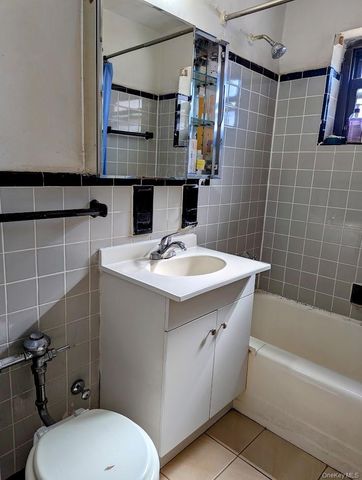 57-10 Junction Blvd 4G, Elmhurst, NY 11373