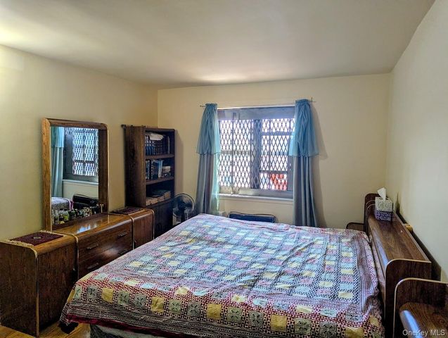 57-10 Junction Blvd 4G, Elmhurst, NY 11373
