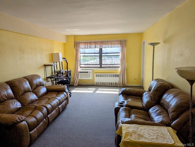 57-10 Junction Blvd 4G, Elmhurst, NY 11373