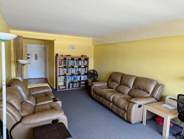 57-10 Junction Blvd 4G, Elmhurst, NY 11373