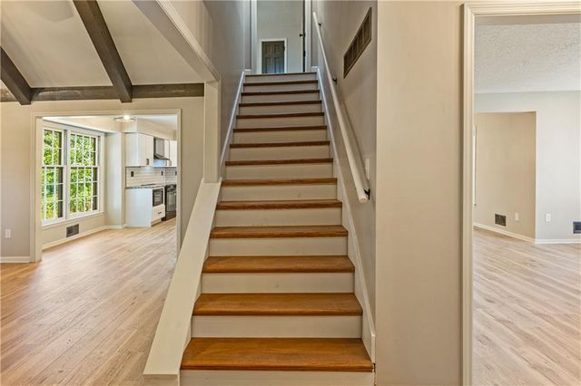 1208 NW Fairway Circle, Blue Springs, MO 64014