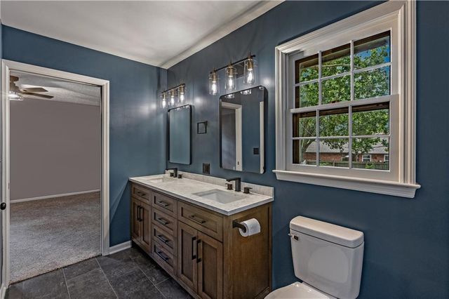 1208 NW Fairway Circle, Blue Springs, MO 64014