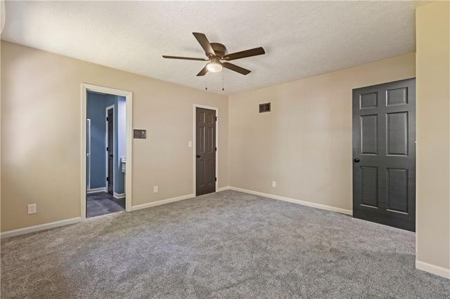 1208 NW Fairway Circle, Blue Springs, MO 64014