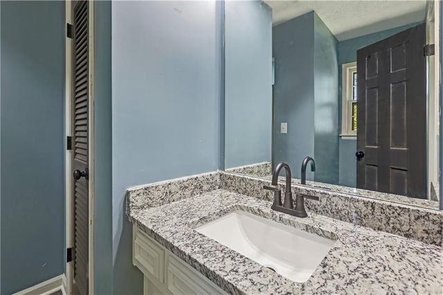 1208 NW Fairway Circle, Blue Springs, MO 64014