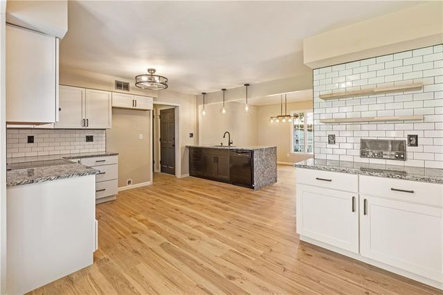 1208 NW Fairway Circle, Blue Springs, MO 64014