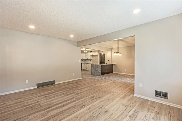 1208 NW Fairway Circle, Blue Springs, MO 64014
