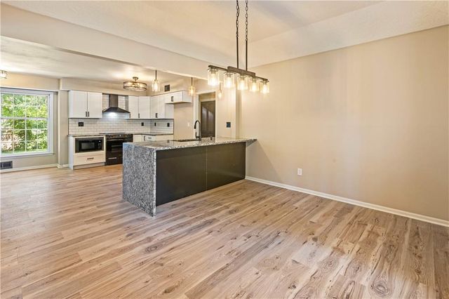 1208 NW Fairway Circle, Blue Springs, MO 64014