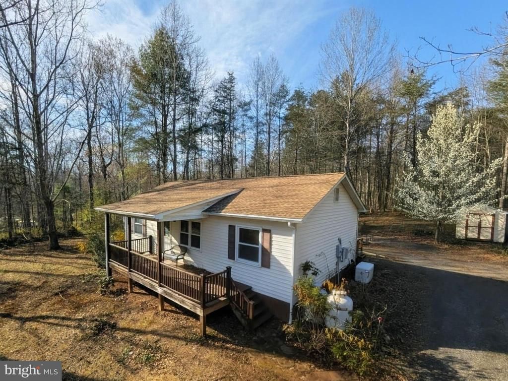 271 RAMBLING RD, Ruckersville, VA 22968