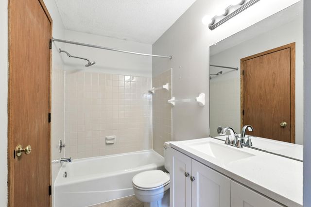 2515 Royals Drive, Minnetonka, MN 55305