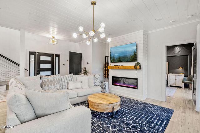 839 Deer Path Lane, Gatlinburg, TN 37738