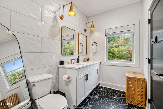 839 Deer Path Lane, Gatlinburg, TN 37738