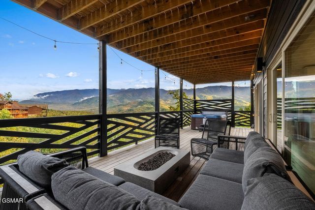 839 Deer Path Lane, Gatlinburg, TN 37738