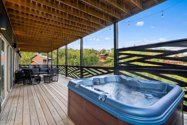 839 Deer Path Lane, Gatlinburg, TN 37738