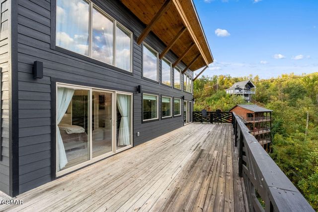 839 Deer Path Lane, Gatlinburg, TN 37738