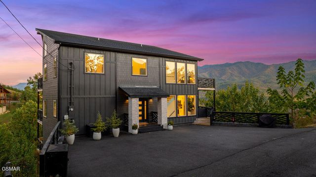 839 Deer Path Lane, Gatlinburg, TN 37738