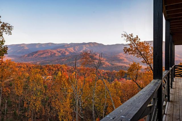 839 Deer Path Lane, Gatlinburg, TN 37738