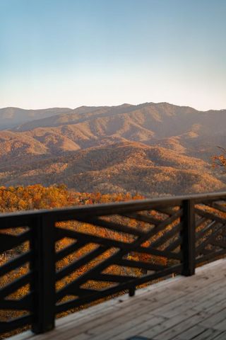 839 Deer Path Lane, Gatlinburg, TN 37738