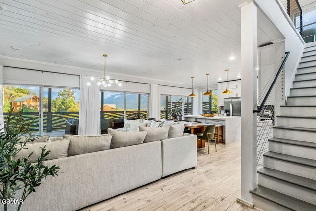 839 Deer Path Lane, Gatlinburg, TN 37738